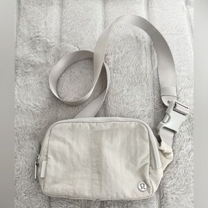 Lululemon Everywhere Belt Bag large